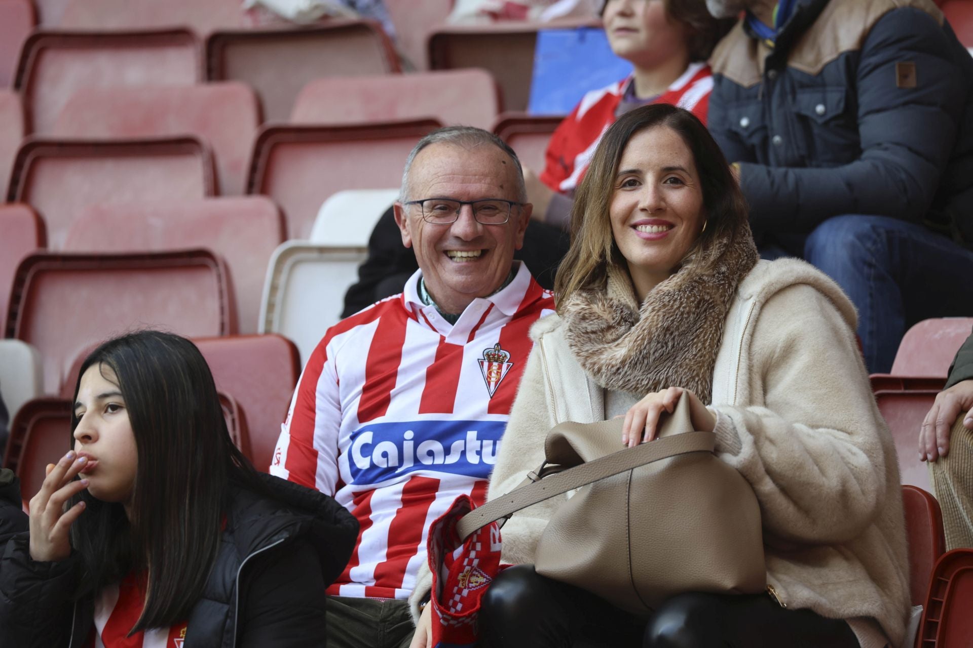 ¿Estuviste en el Sporting de Gijón - Burgos? ¡Búscate en las gradas de El Molinón!