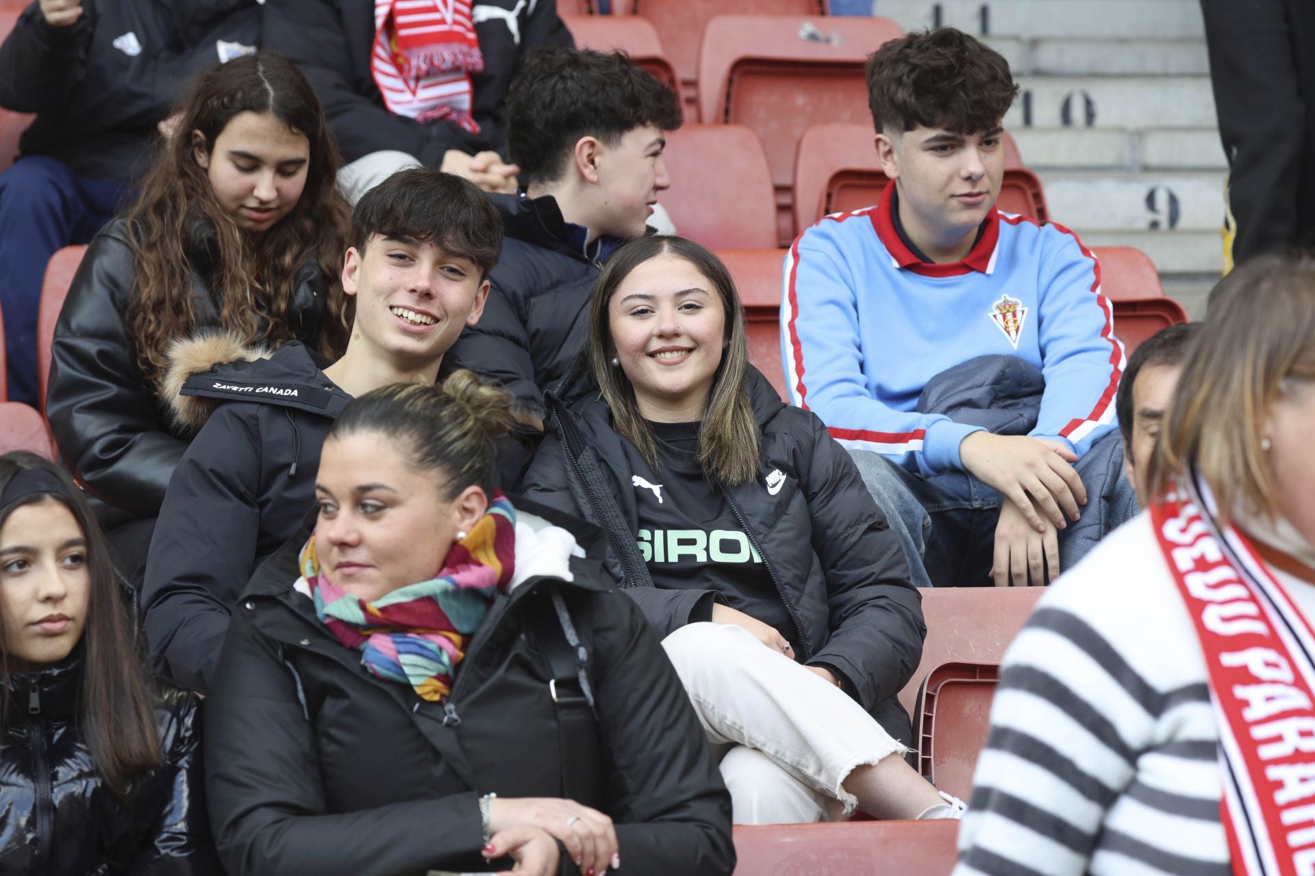 ¿Estuviste en el Sporting de Gijón - Burgos? ¡Búscate en las gradas de El Molinón!