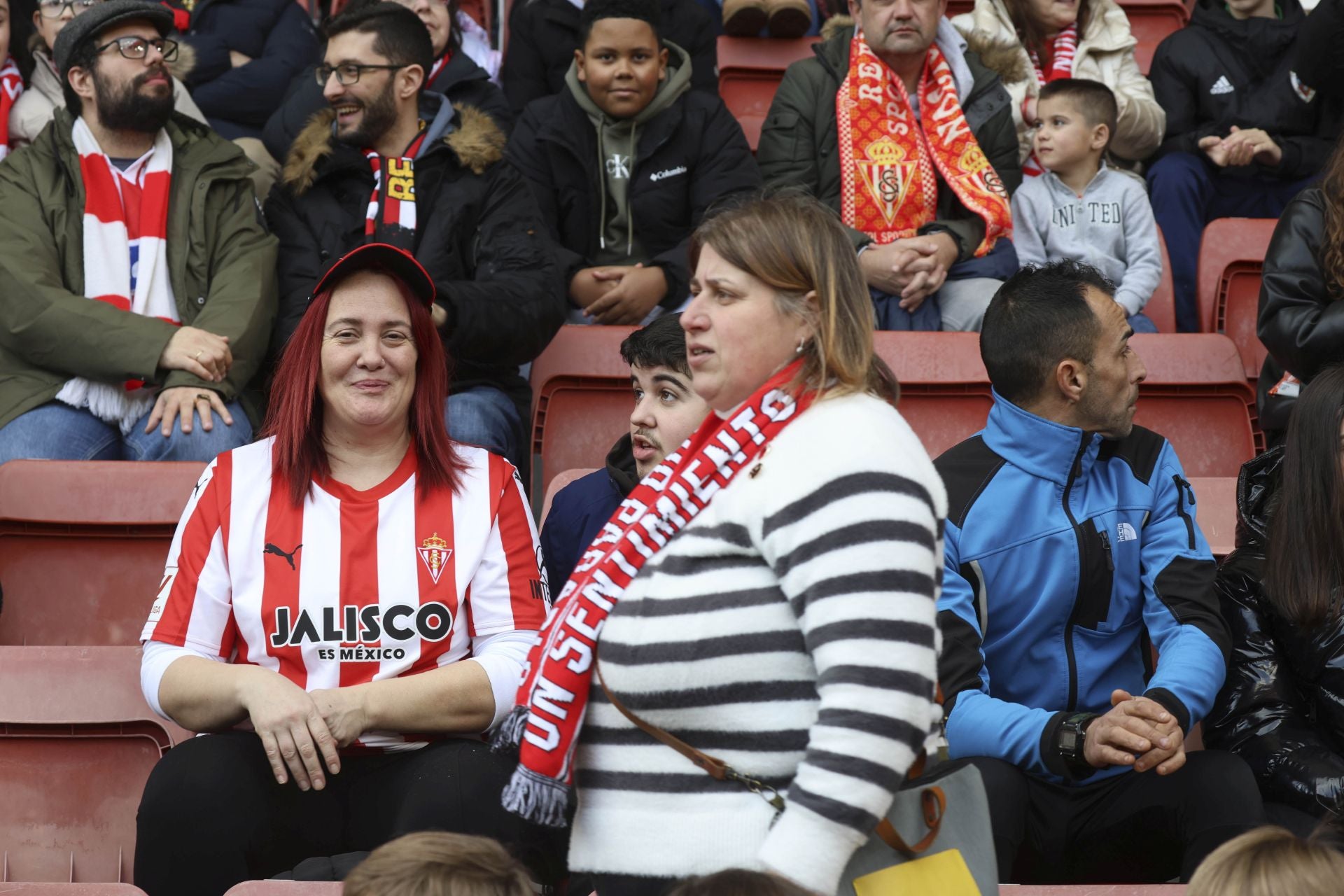 ¿Estuviste en el Sporting de Gijón - Burgos? ¡Búscate en las gradas de El Molinón!