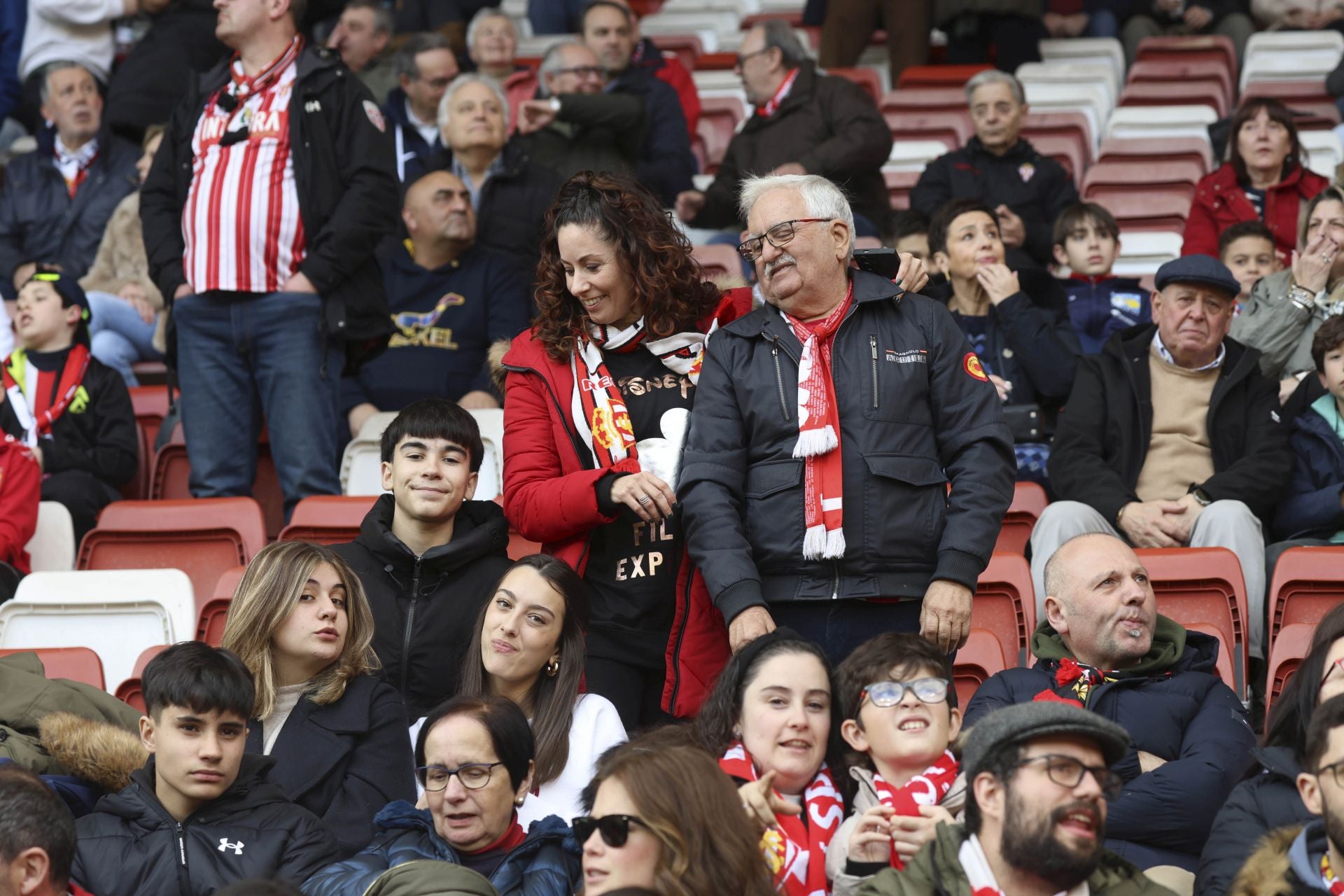 ¿Estuviste en el Sporting de Gijón - Burgos? ¡Búscate en las gradas de El Molinón!