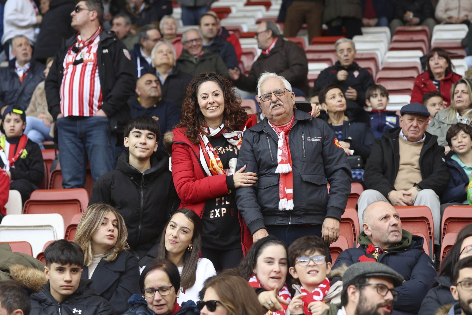 ¿Estuviste en el Sporting de Gijón - Burgos? ¡Búscate en las gradas de El Molinón!