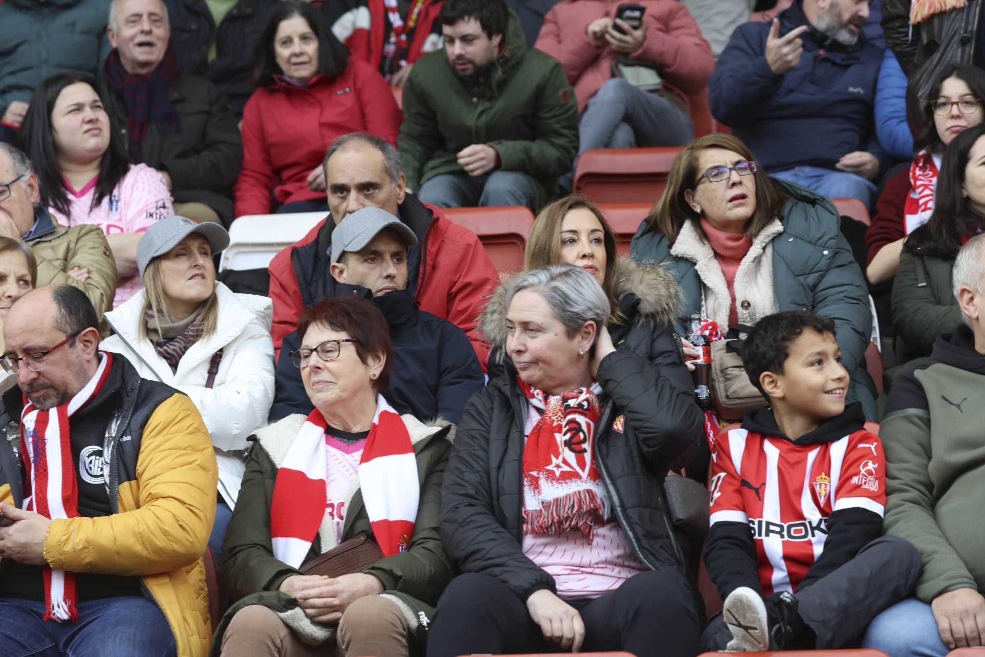 ¿Estuviste en el Sporting de Gijón - Burgos? ¡Búscate en las gradas de El Molinón!