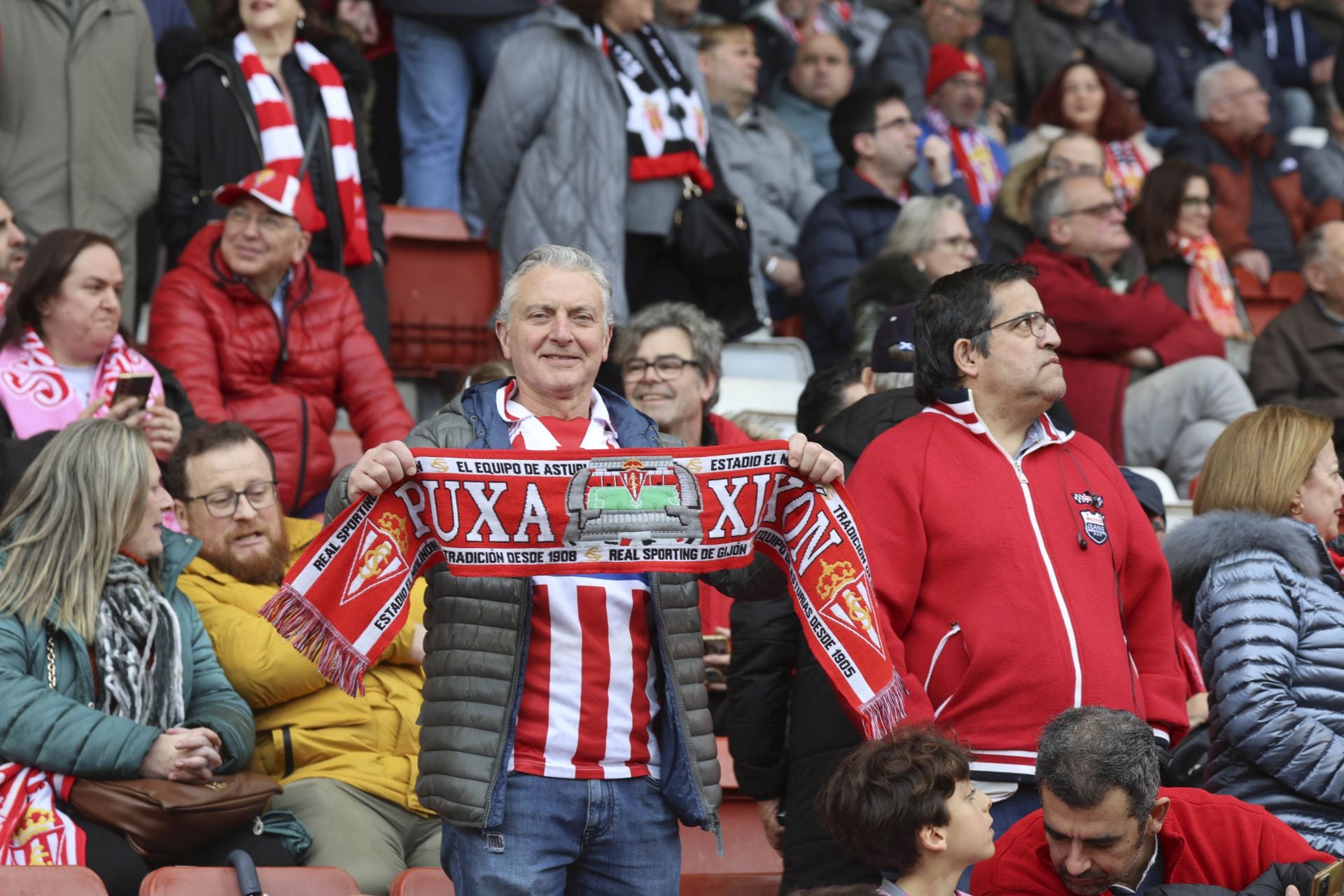 ¿Estuviste en el Sporting de Gijón - Burgos? ¡Búscate en las gradas de El Molinón!