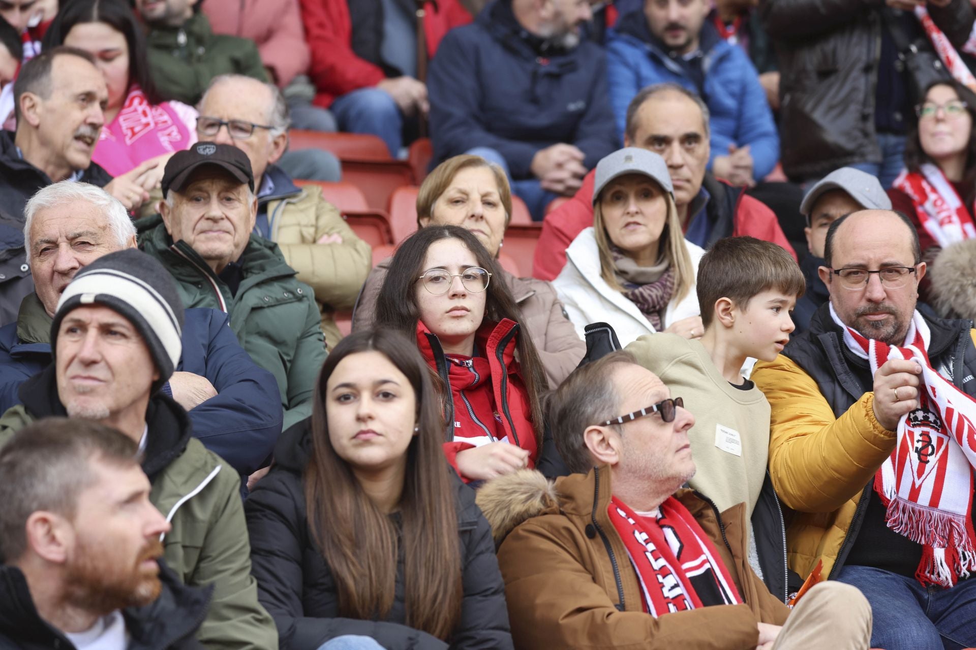 ¿Estuviste en el Sporting de Gijón - Burgos? ¡Búscate en las gradas de El Molinón!