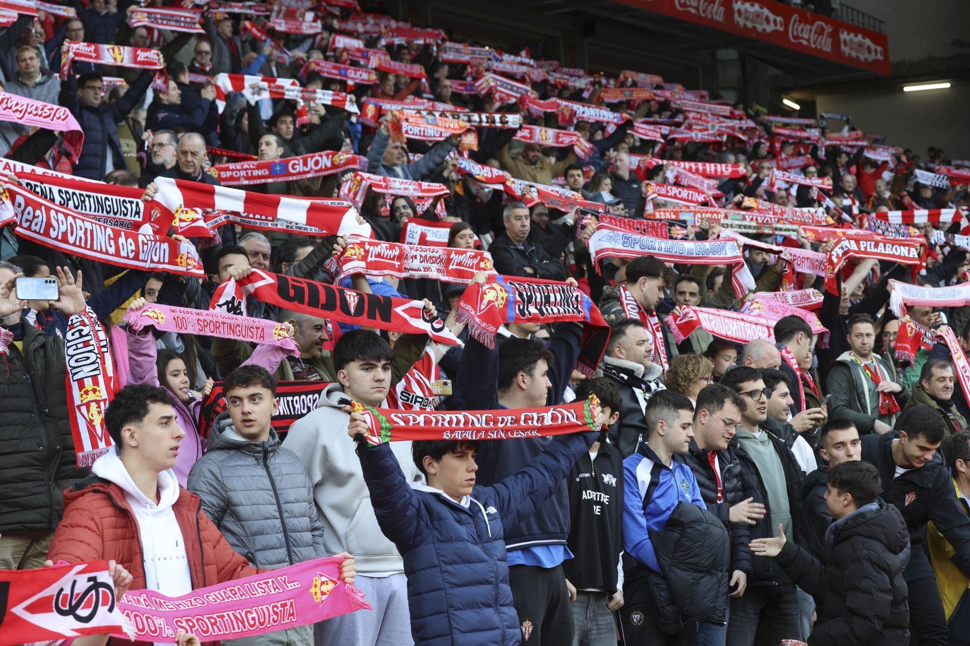 ¿Estuviste en el Sporting de Gijón - Burgos? ¡Búscate en las gradas de El Molinón!