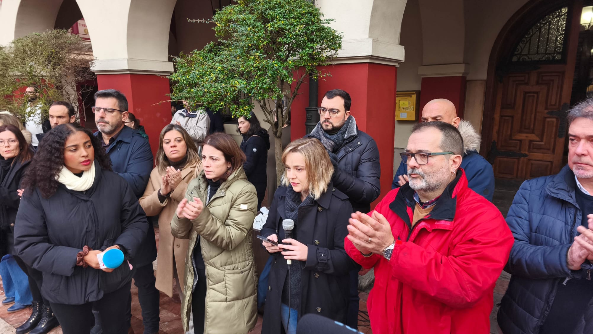 Multitudinaria manifestación en Langreo en repulsa por el asesinato machista