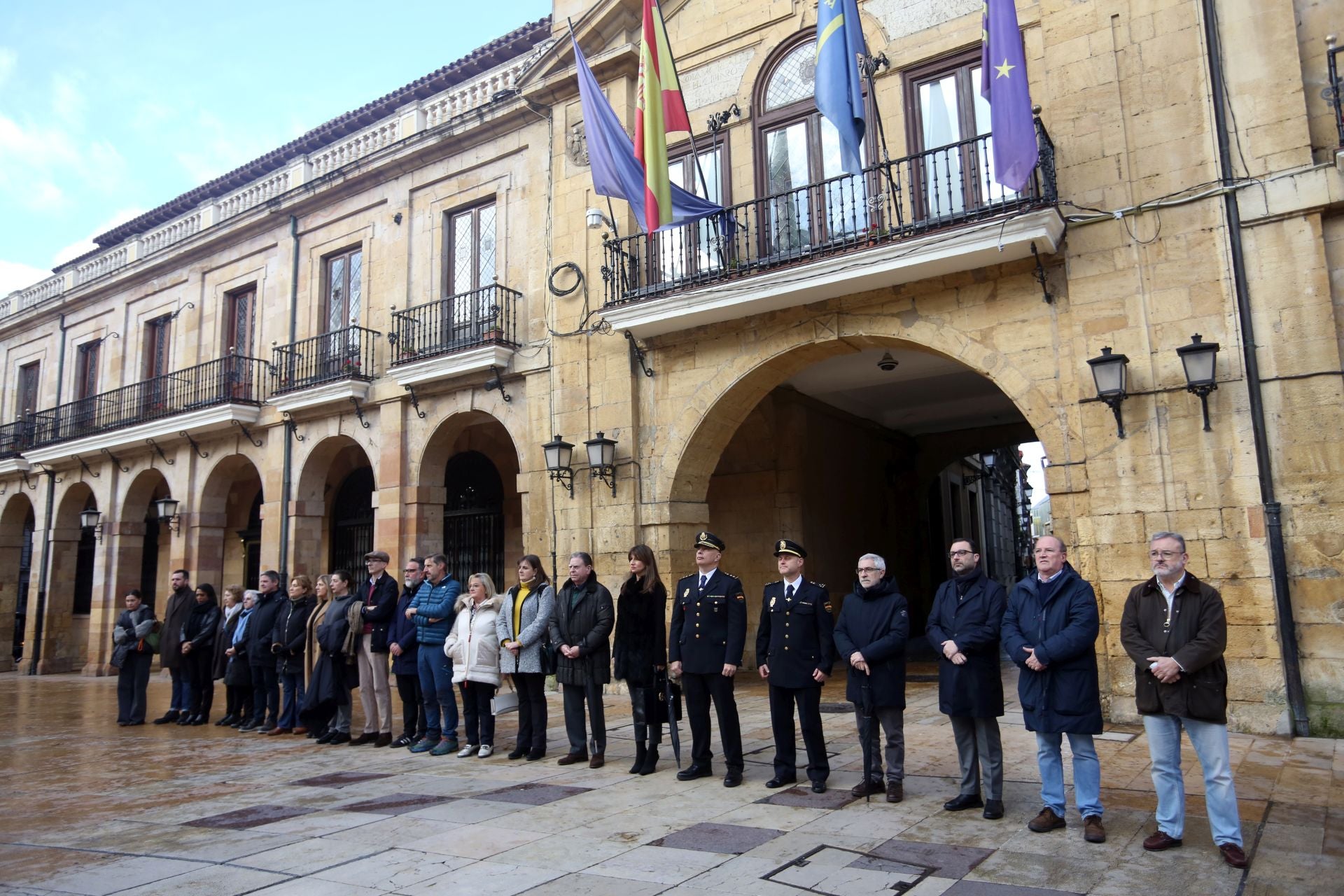 Multitudinaria manifestación en Langreo en repulsa por el asesinato machista