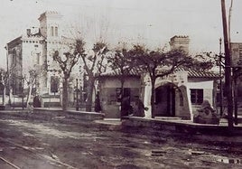 Fielato o estación de consumos y arbitrios sita en la plazuela de La Guía, frente a Casa Arturo. Detrás se ve el palacete de la guardería Donald. Fecha: Década de 1940.