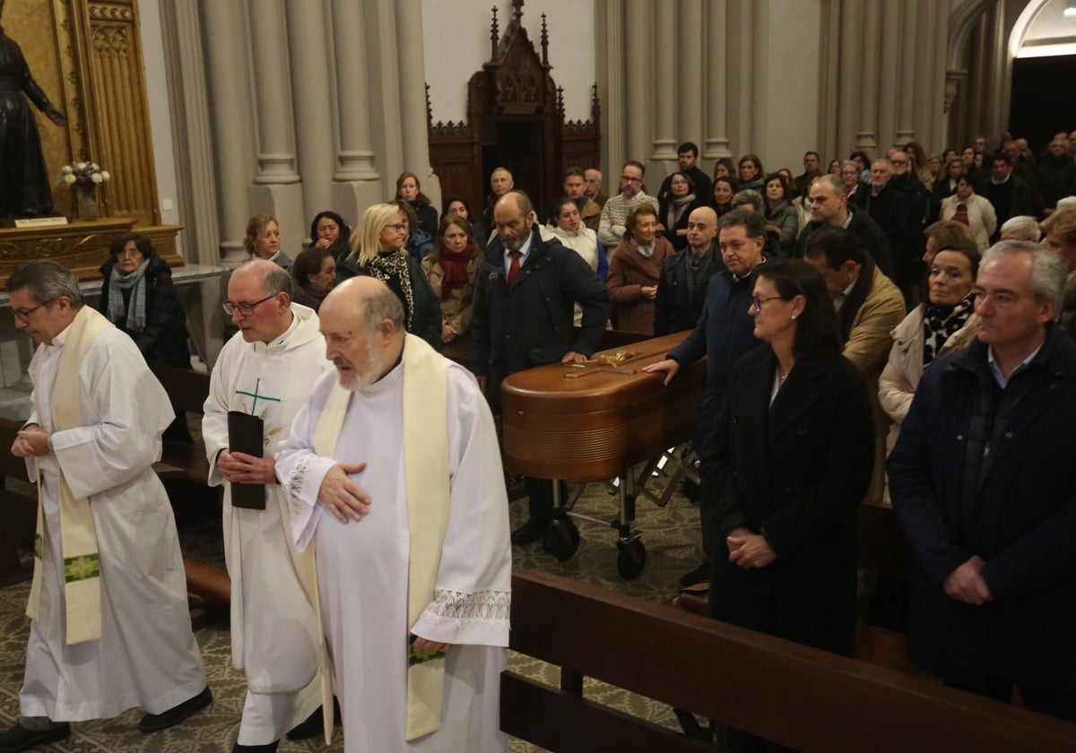 La iglesia del Sagrado Corazón de Jesús, abarrotada durante el funeral.