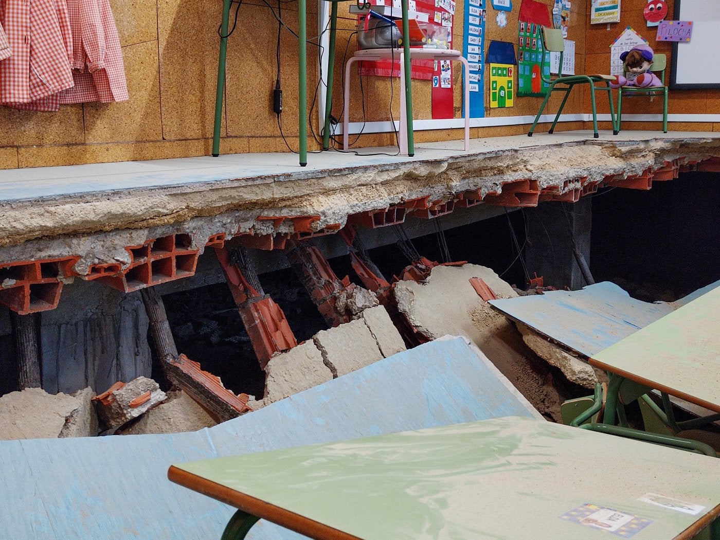 El suelo que se hundió en un aula de Infantil en enero de 2023.