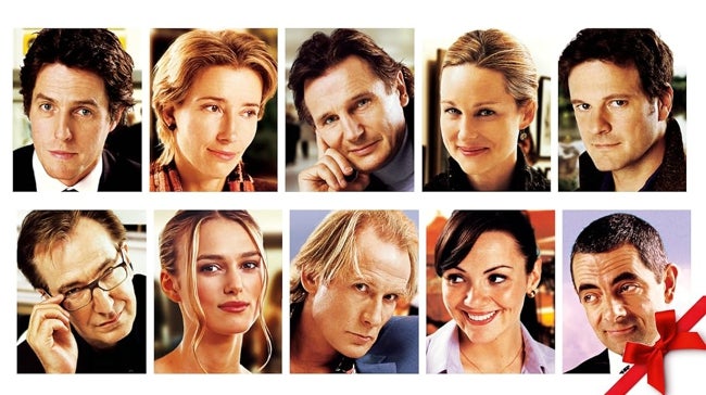 En Love Actually, ¿qué personaje aparece con carteles escritos para confesar su amor en silencio?