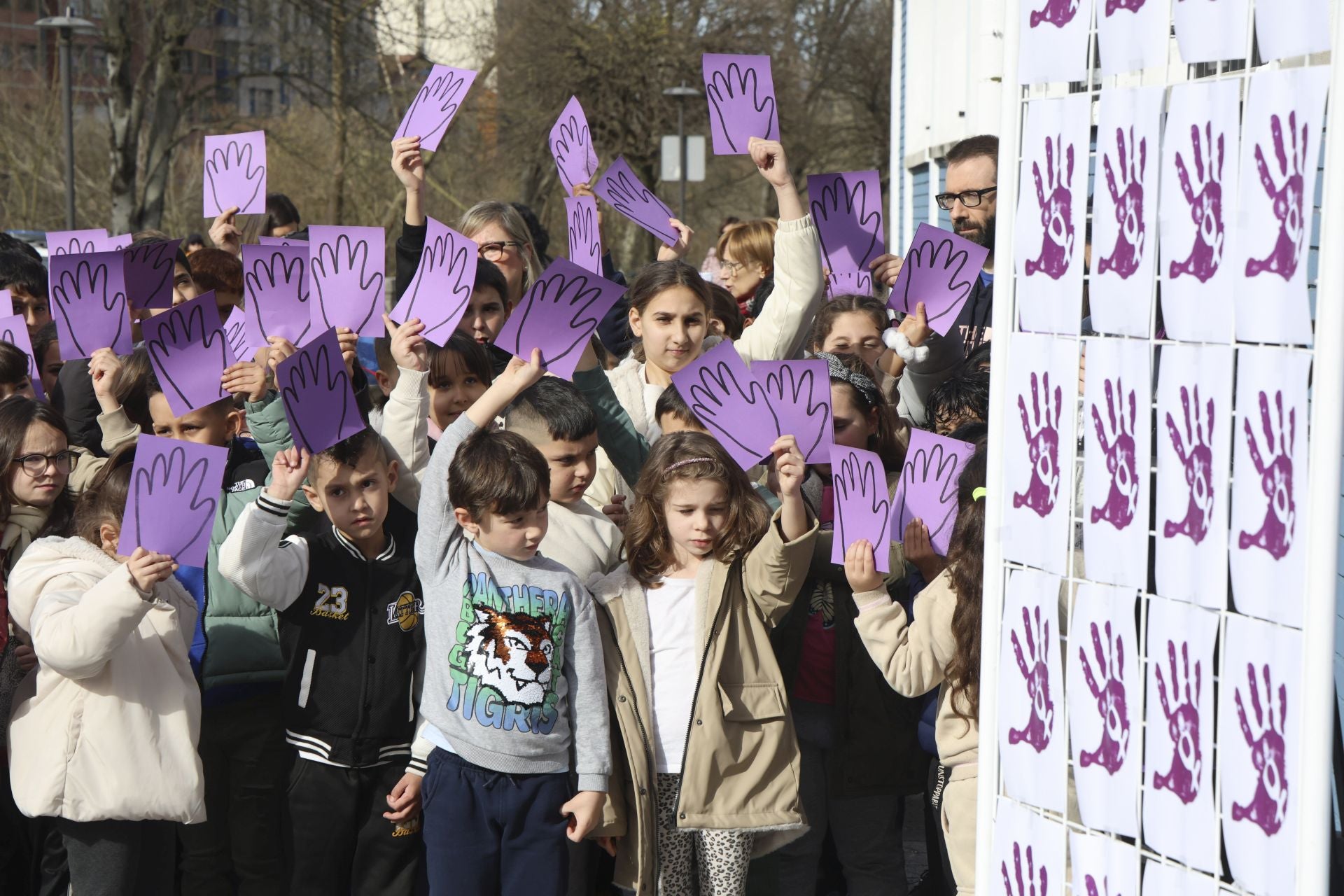 Clamor entre los niños de Langreo contra el crimen de Karilenia