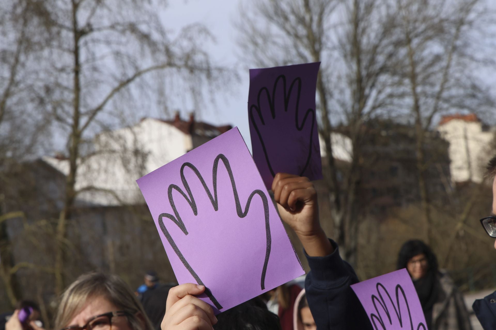 Clamor entre los niños de Langreo contra el crimen de Karilenia