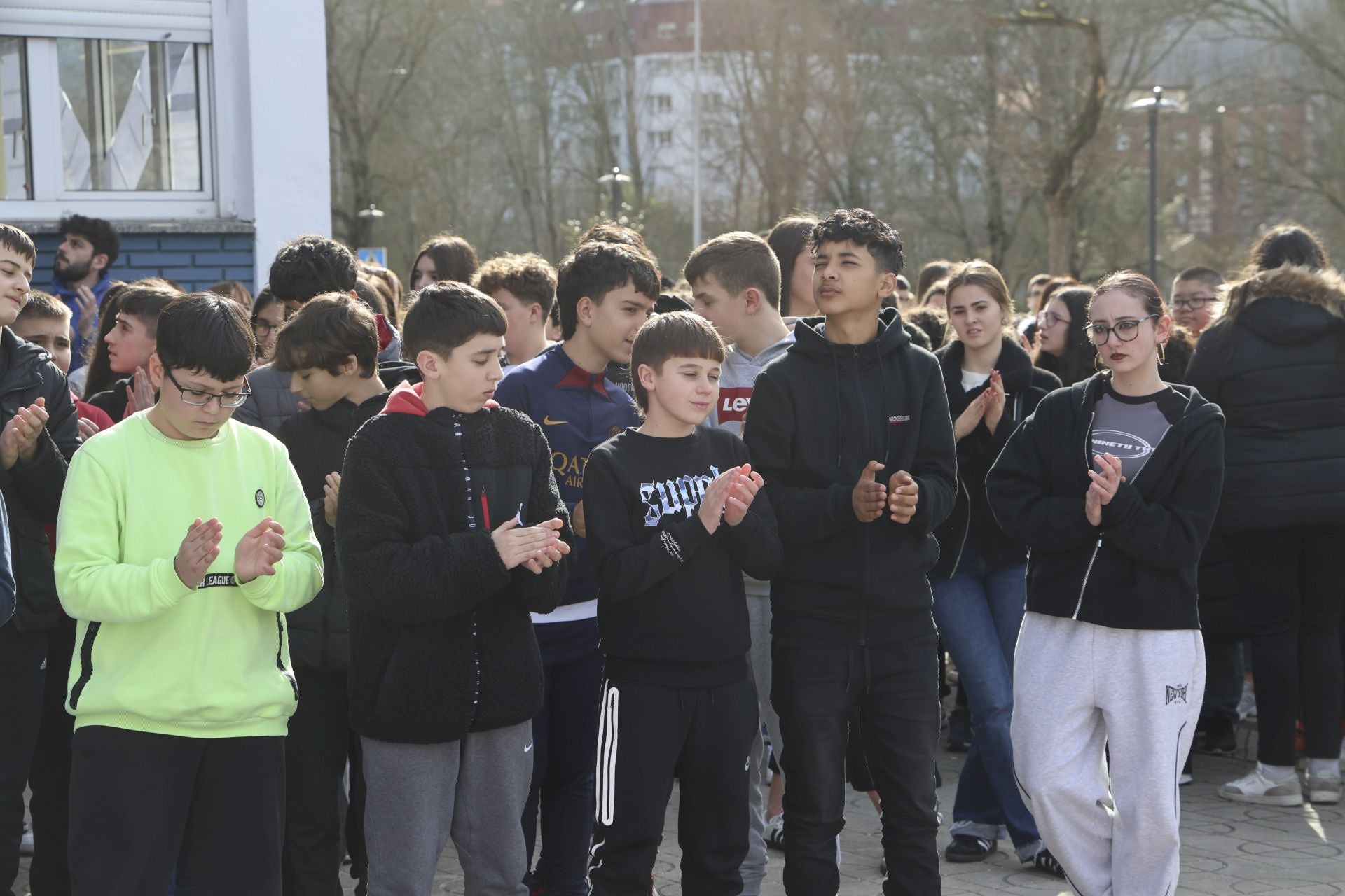 Clamor entre los niños de Langreo contra el crimen de Karilenia