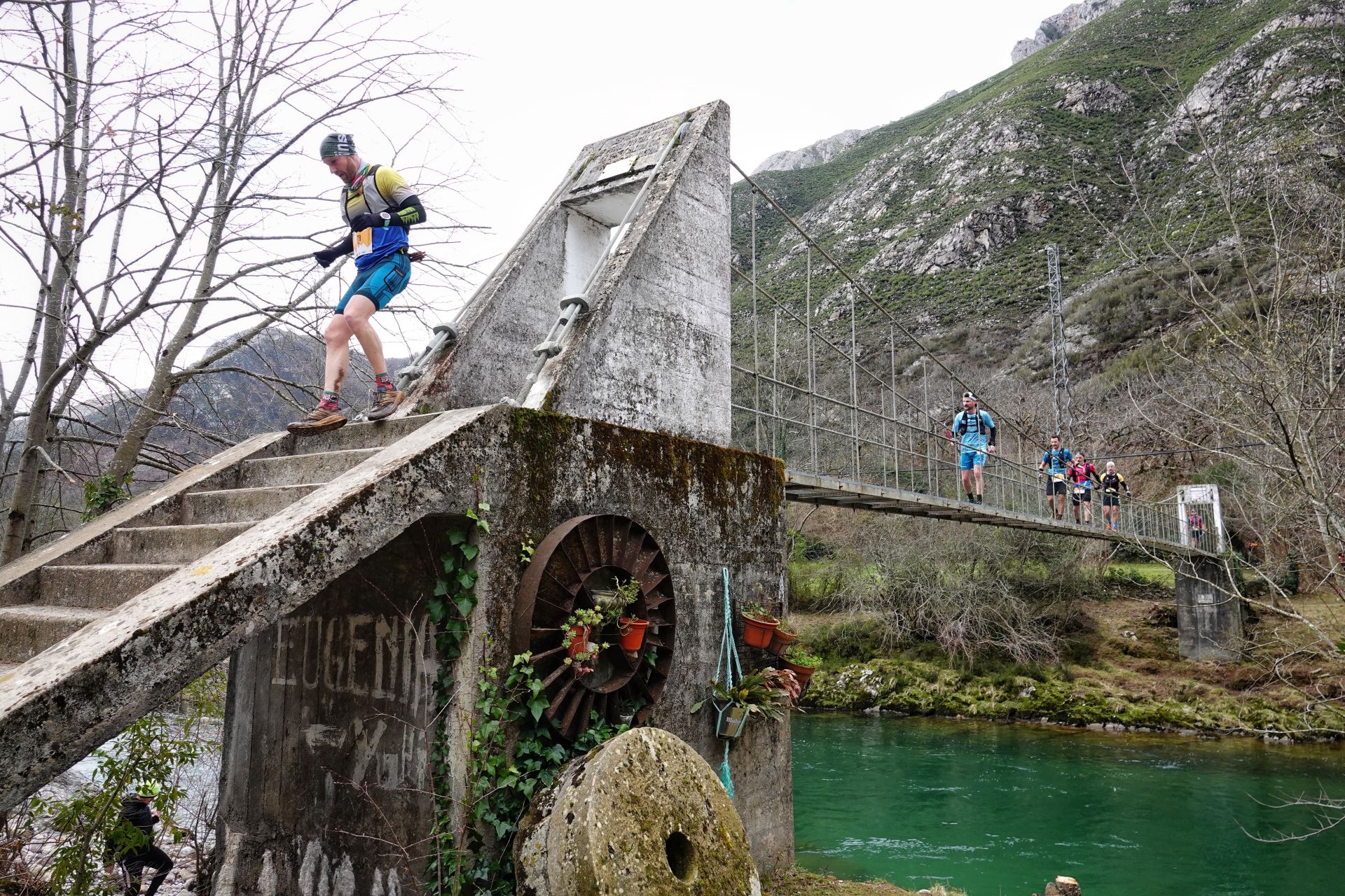 Puente Dobra, lugar en el que el río Dobra se encuentra con el sella y uno de los sitios en los que se puede disfrutar del paso de la Kangas Mountain