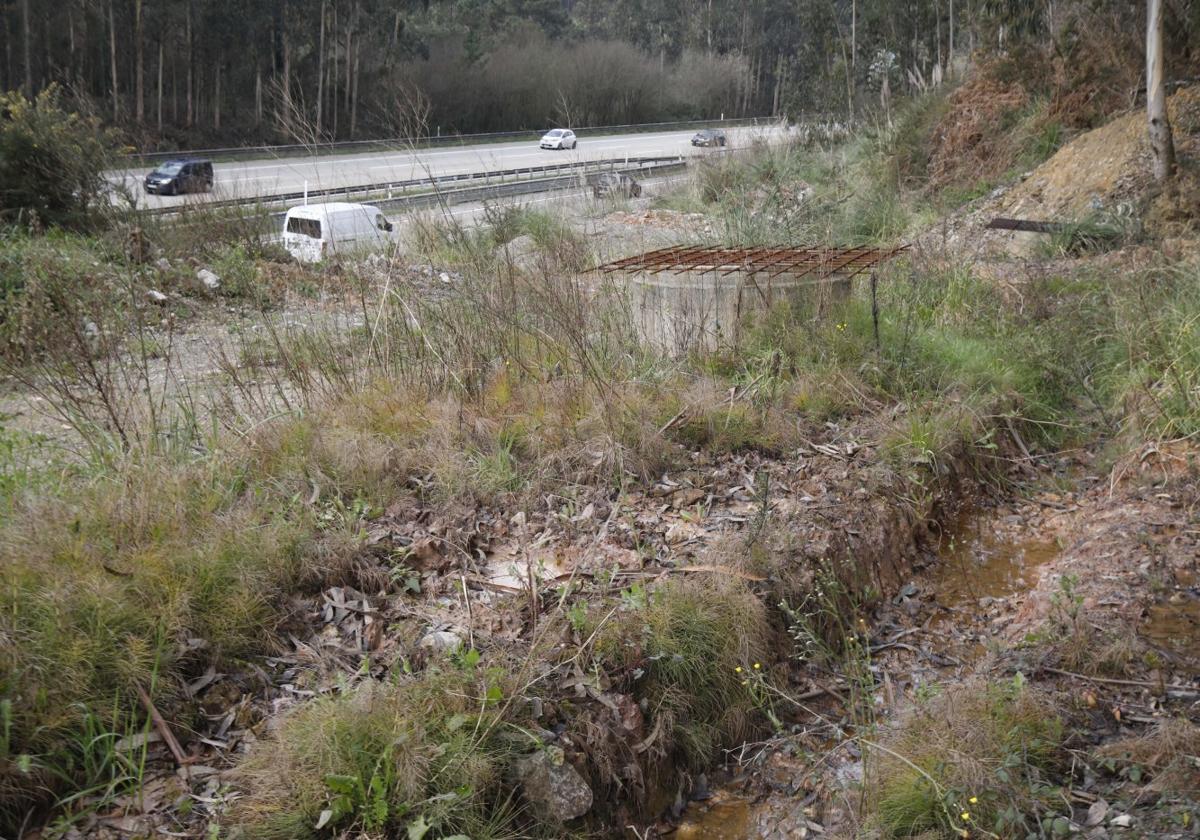 Uno de los pozos drenantes ejecutados en la ladera y que ahora serán anulados al cambiar los técnicos la solución propuesta.