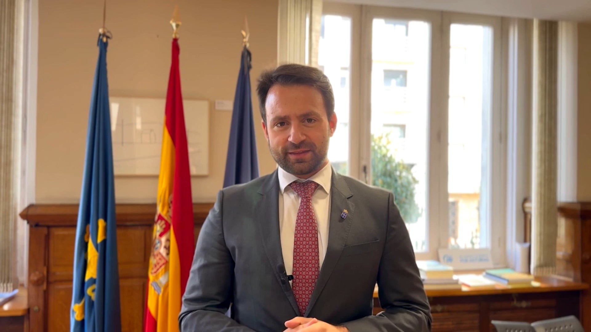 Álvaro Queipo, presidente del PP en Asturias, felicita a EL COMERCIO