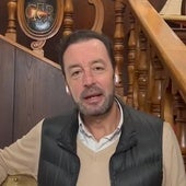 José María Landa, presidente del Club de Regatas de Gijón, felicita EL COMERCIO