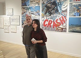 MacDiego, amigo de Mariscal y comisario de la exposición, junto a la concejala de Cultura de Avilés, Yolanda Alonso.