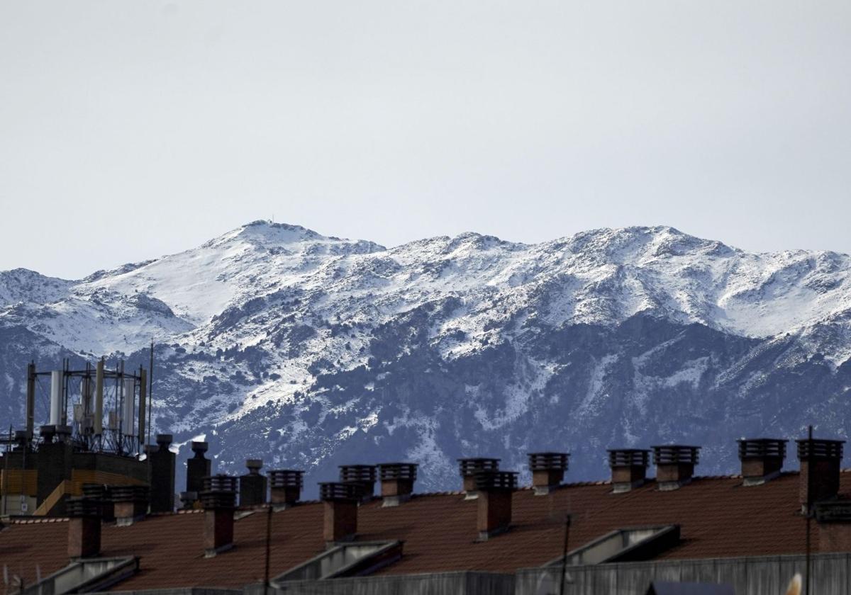 Nieve sobre la Sierra de Aramo.