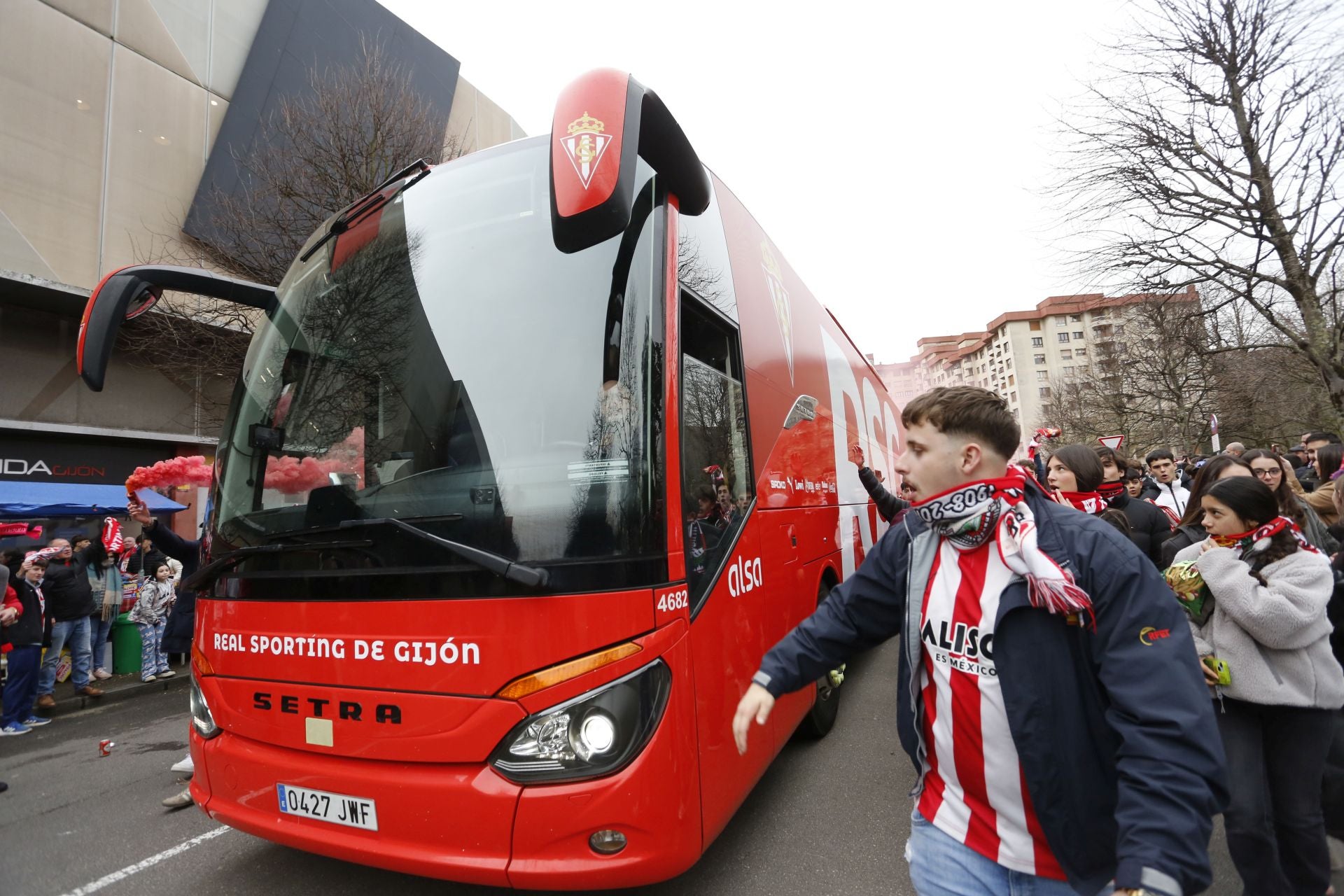 ¿Estuviste animando al Sporting frente al Eibar? ¡Búscate!