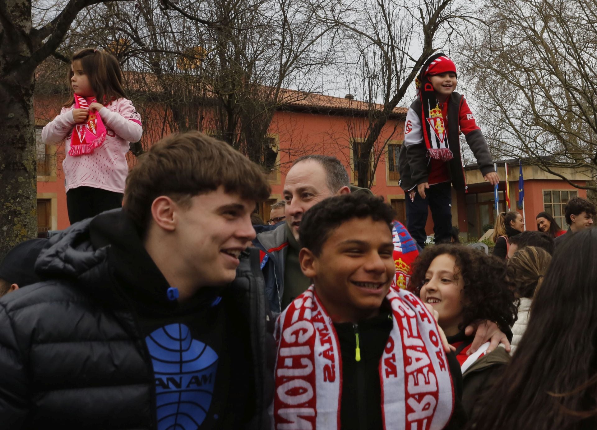 ¿Estuviste animando al Sporting frente al Eibar? ¡Búscate!