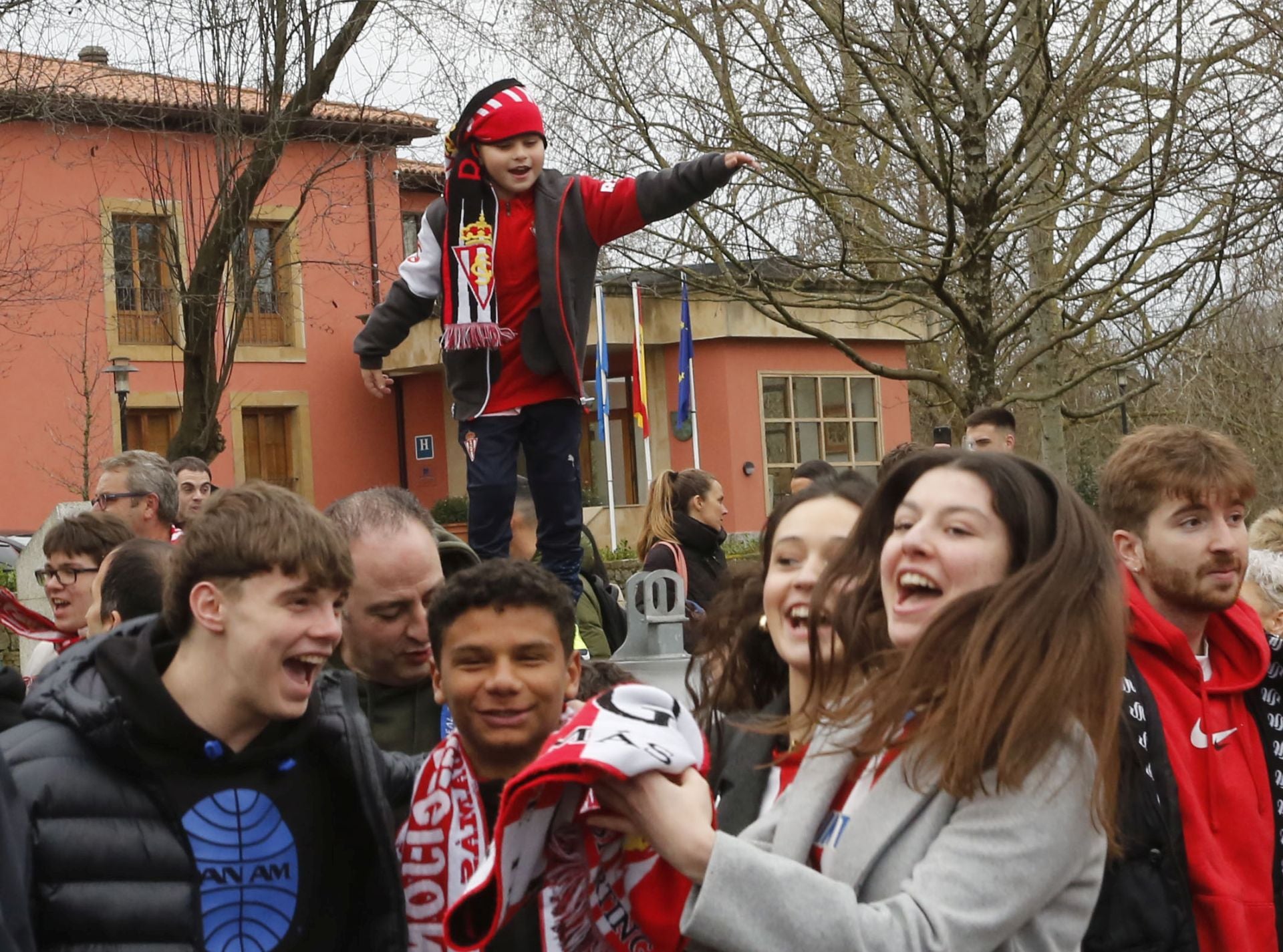 ¿Estuviste animando al Sporting frente al Eibar? ¡Búscate!