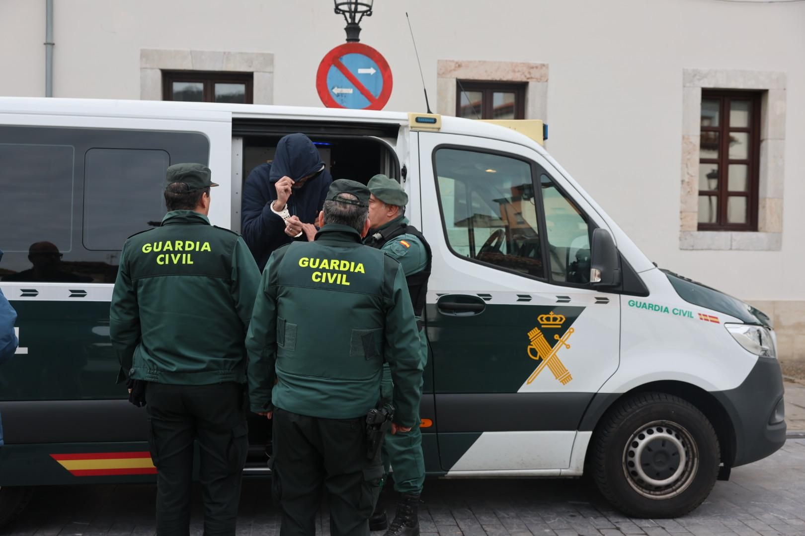 Frente al juez los cuatro detenidos en Asturias por el alijo de droga hallado tras el naufragio