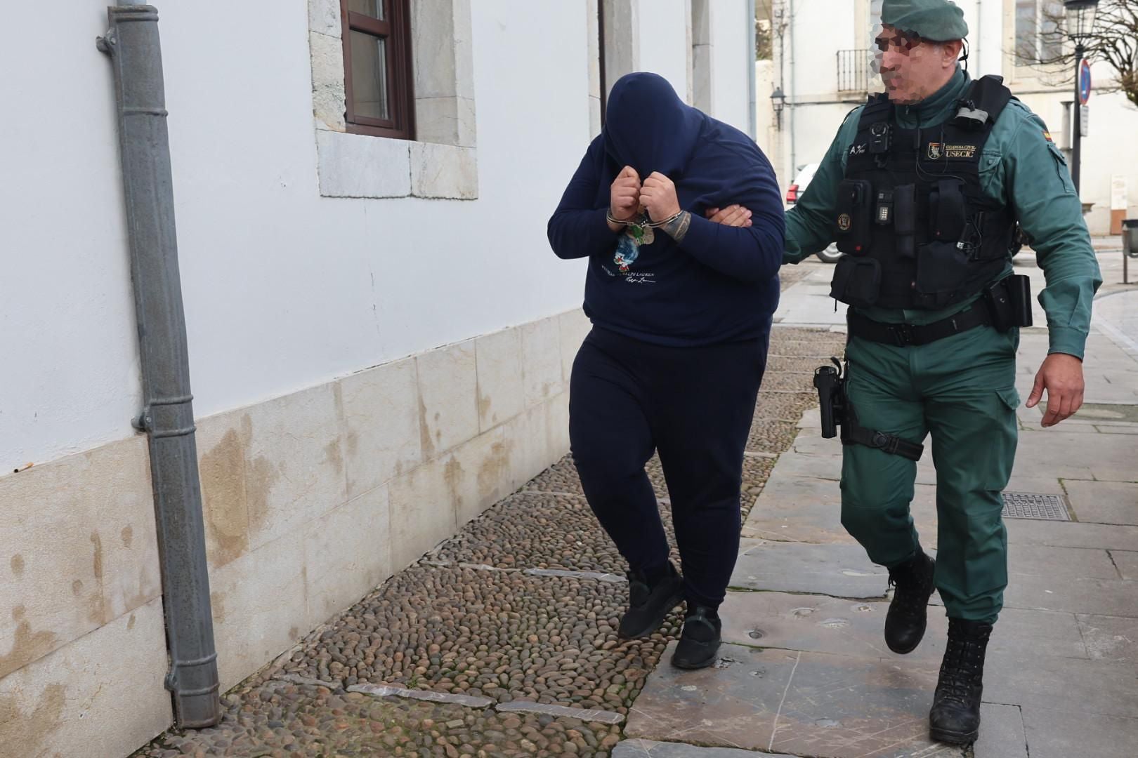 Frente al juez los cuatro detenidos en Asturias por el alijo de droga hallado tras el naufragio