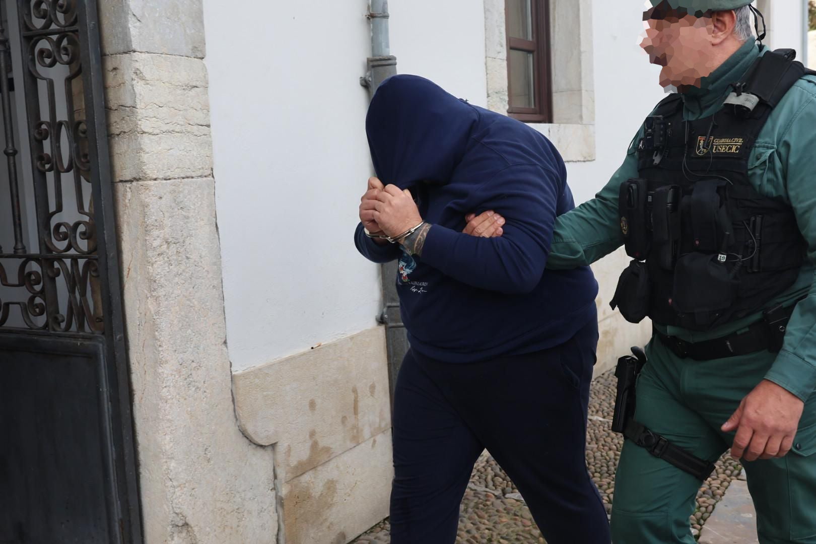 Frente al juez los cuatro detenidos en Asturias por el alijo de droga hallado tras el naufragio