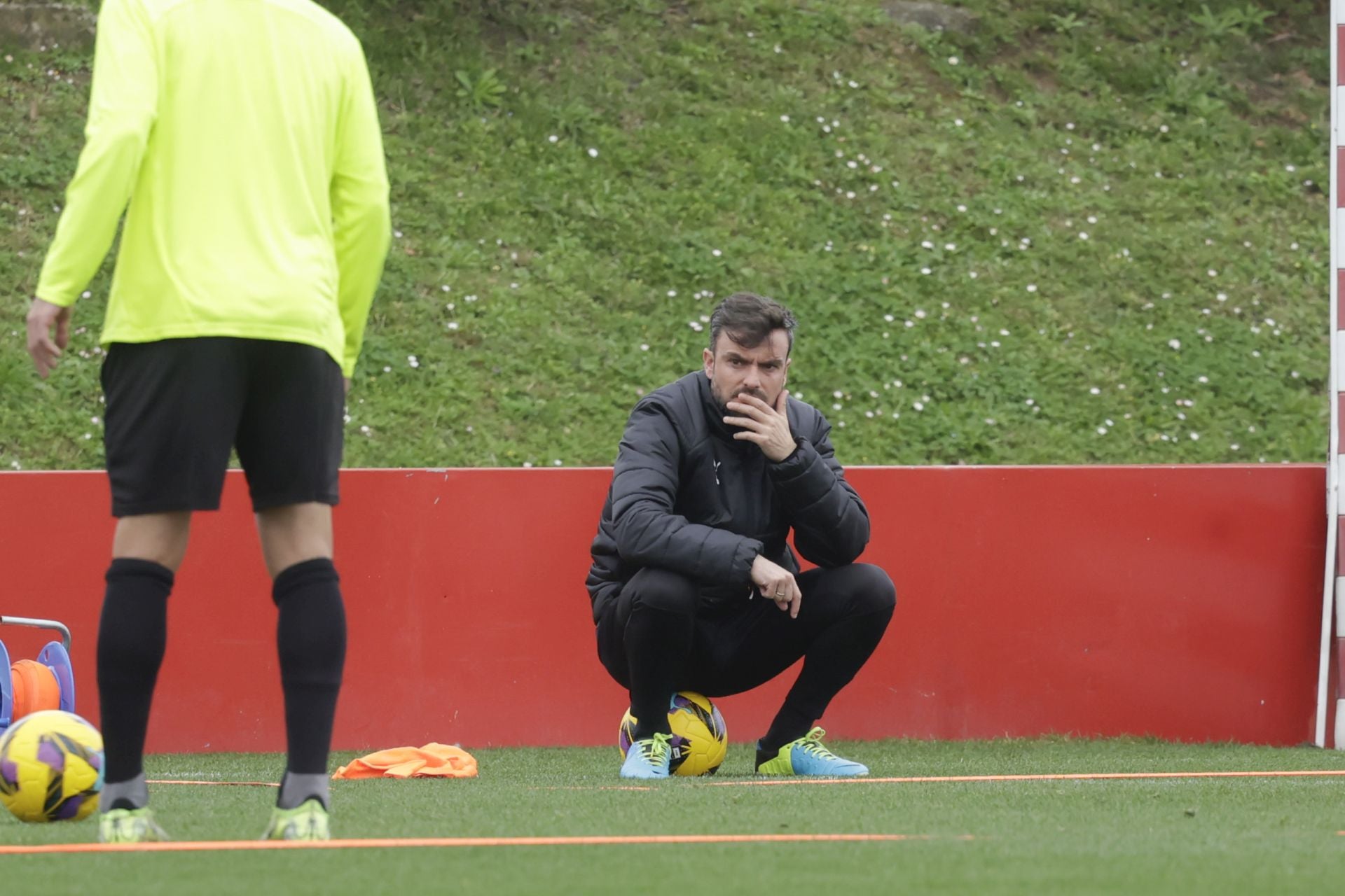 El Sporting de Gijón vuelve a entrenar tras el empate ante el Eibar