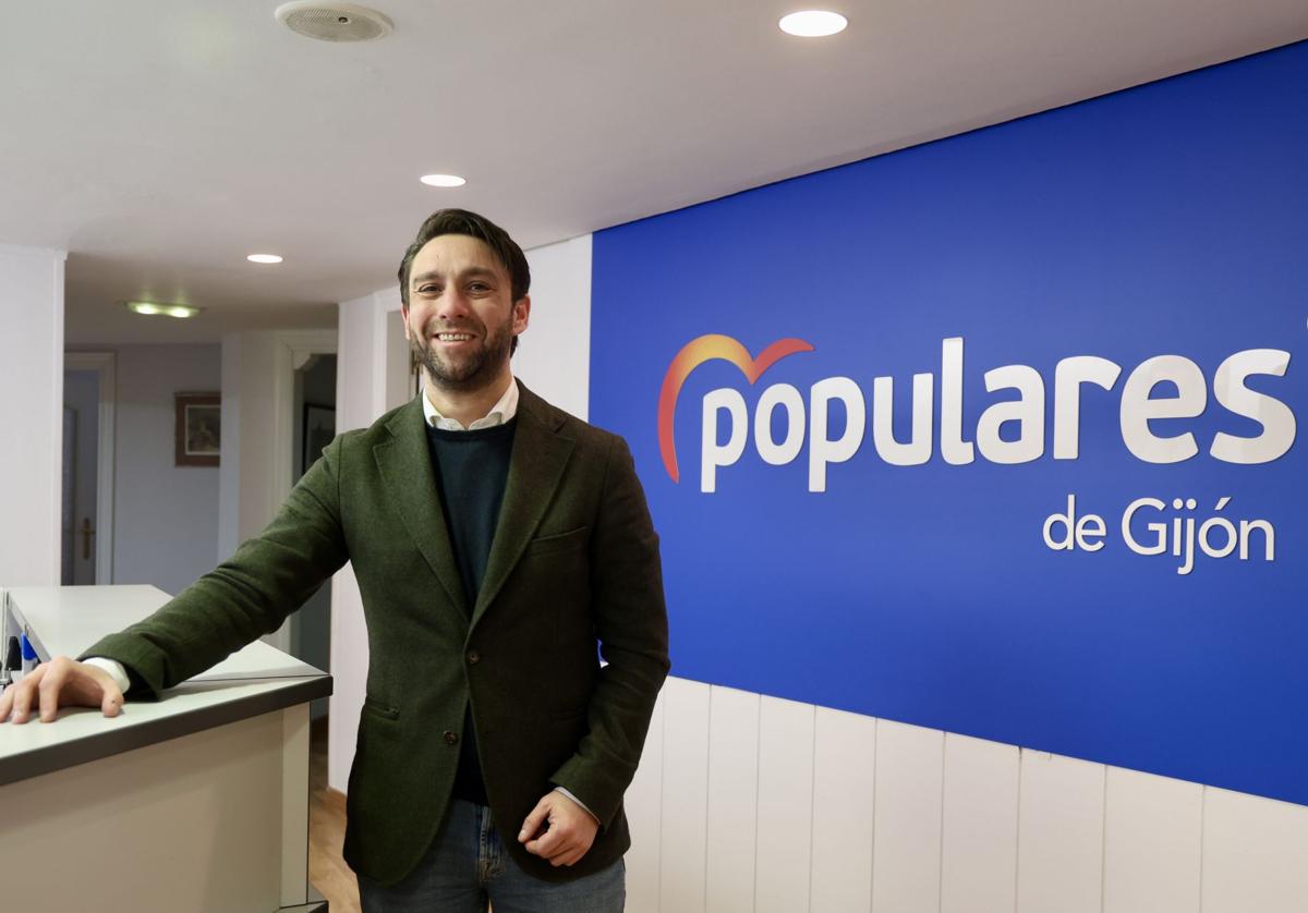 Andrés Ruiz, esta mañana, en su primera jornada como presidente del Partido Popular de Gijón.