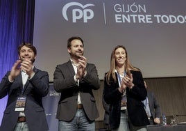 Andrés Ruiz, Álvaro Queipo y Ángela Pumariega, tras la proclamación del primero como presidente del PP local.