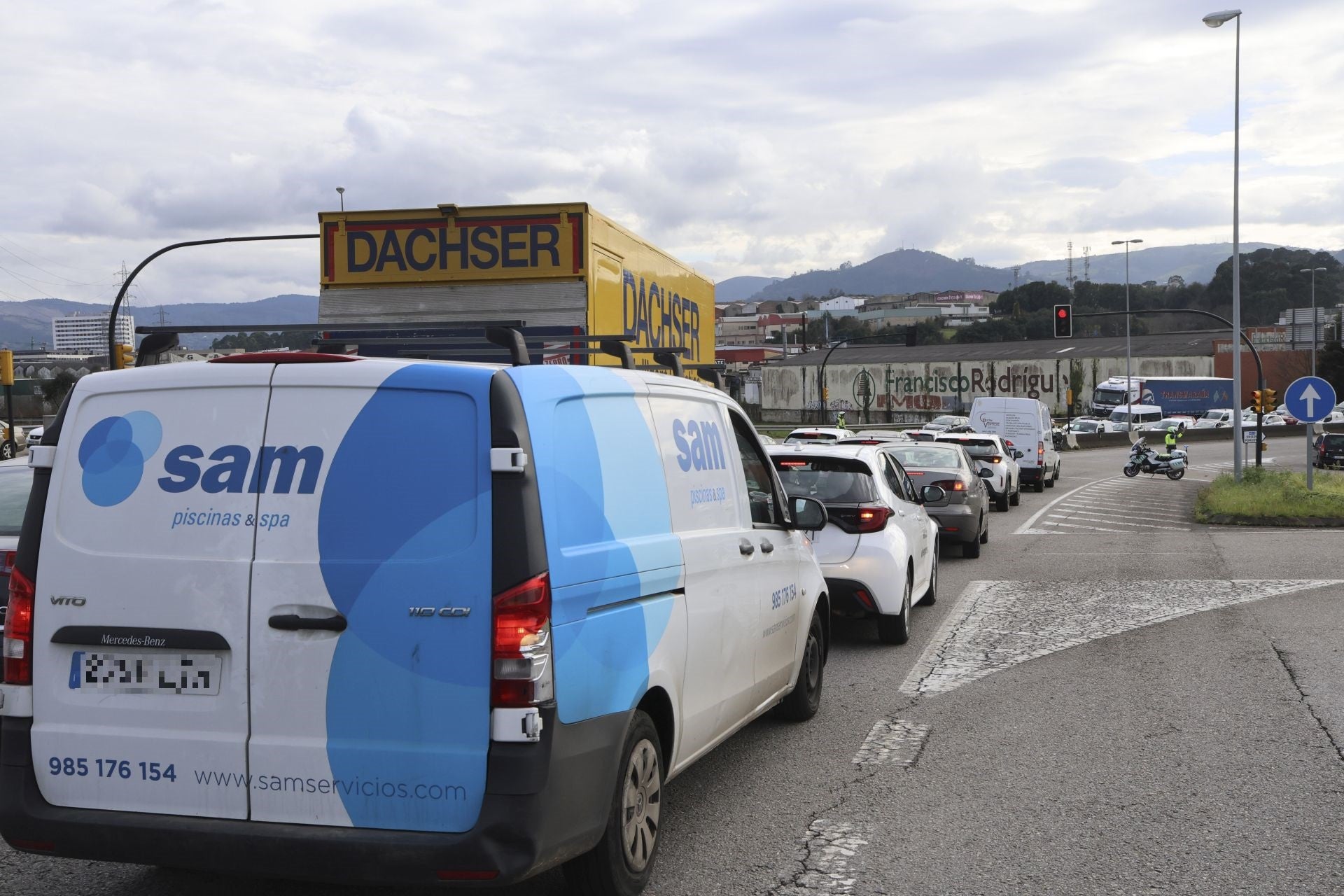 Arde un camión en la autovía del Cantábrico, en Gijón