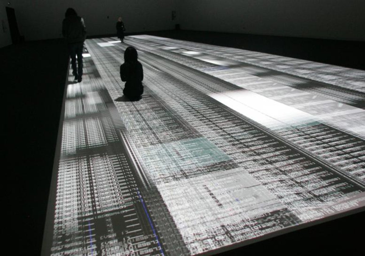 Instalación de Ryoji Ikeda en Laboral Centro de Arte.