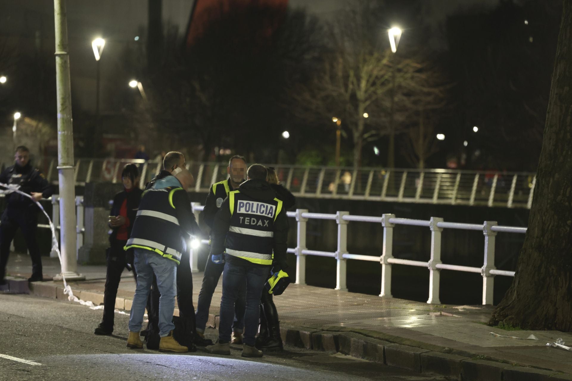 Falsa alarma en Gijón: la intervención de los Tedax, en imágenes