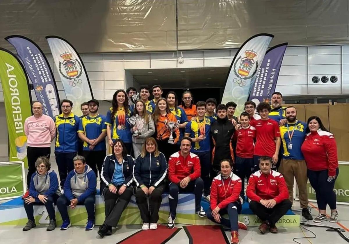 Representación asturiana en el campeonato de tiro con arco celebrado en Valladolid.