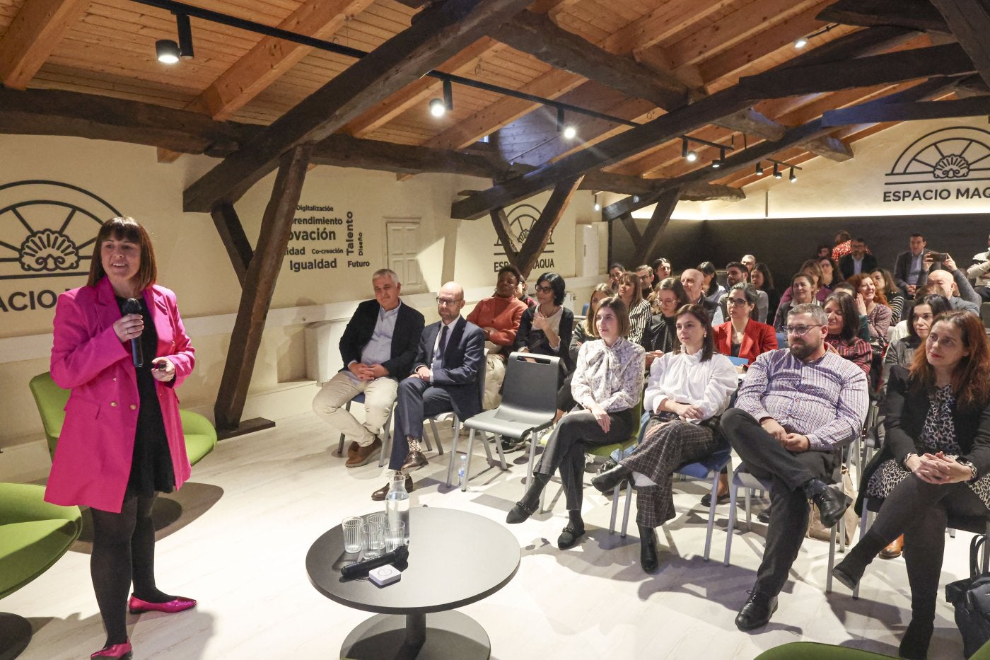 La ingeniera Patricia Gómez Leiva impartió una ponencia sobre referentes femeninos.