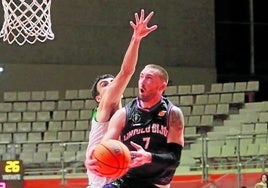 Yoeri Hoexum, del Círculo Gijón Noega, durante un partido en el Palacio de Deportes de Gijón.