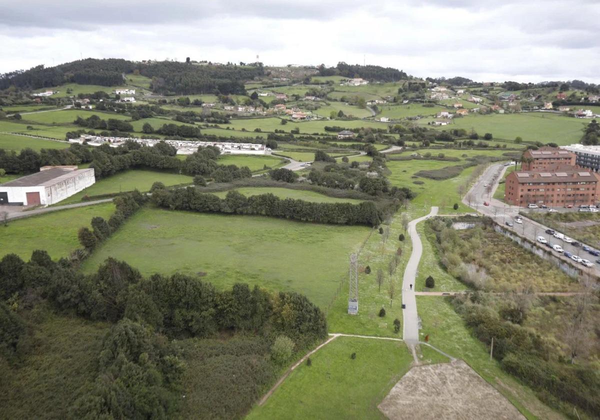 Valle de Jove y Veriña por el que discurriría, de ejecutarse, el trazado del vial de acceso a El Musel tanto en superficie como soterrado.