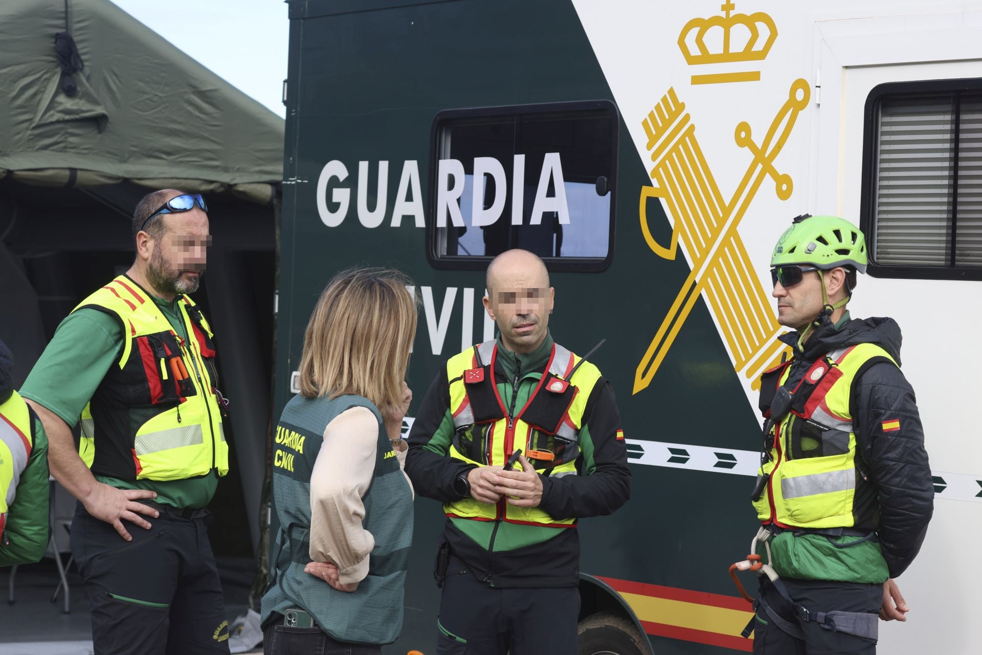 Imágenes de la búsqueda del cántabro desaparecido en el entorno de la playa de Gulpiyuri