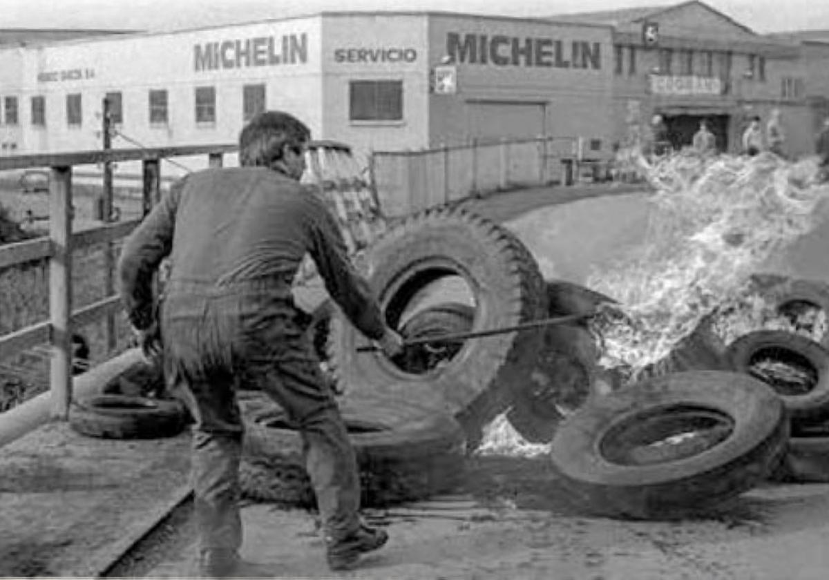 Protesta de trabajadores de talleres de Moreda de Gijón en 1984.