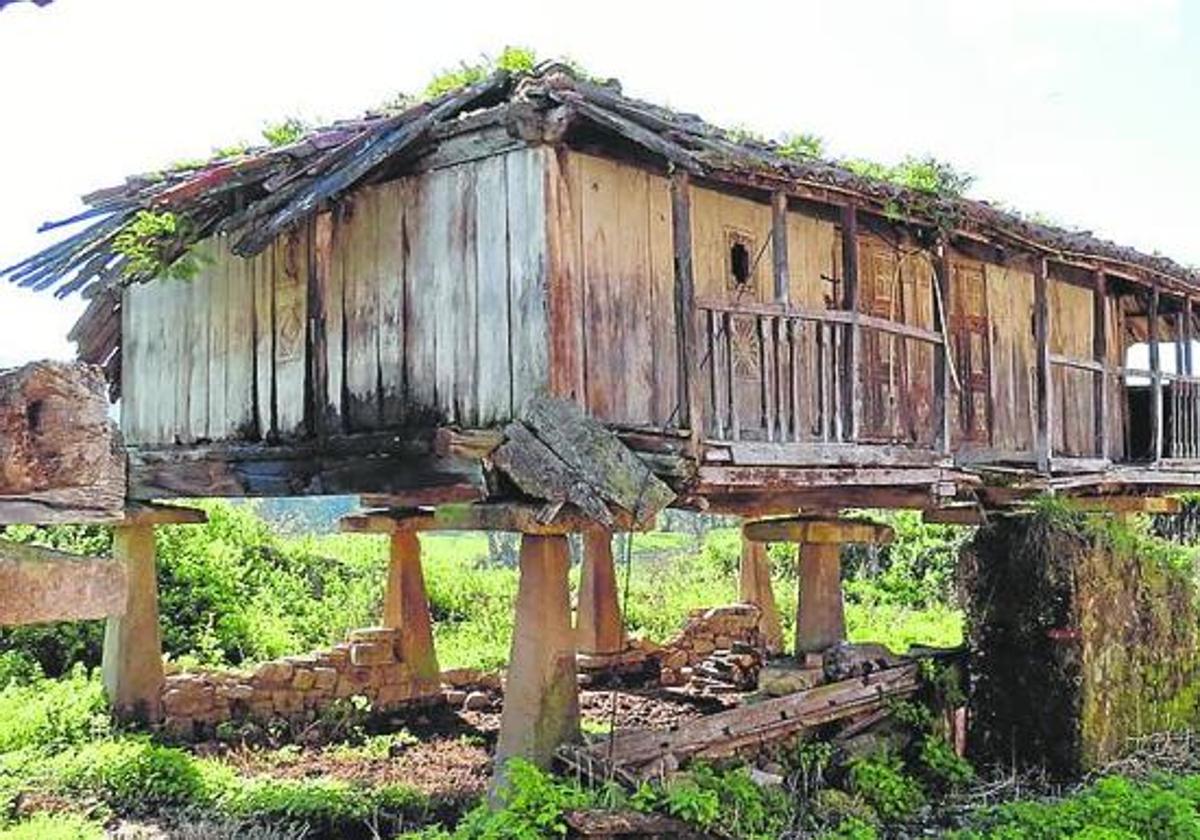 Granda (Gijón). Panera de estilo carreño o de tradición barroca. Fechada en 1776 y contruida por Manuel Antonio Junquera Huergo, el más prolífico maestro carpintero de la época.