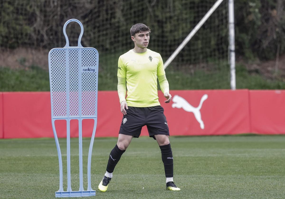 Pablo García, durante el entrenamiento de esta mañana en Mareo.