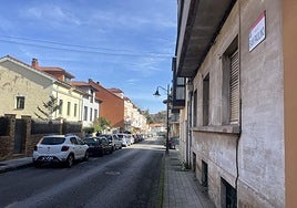 Calle San Paulino de Gijón en la que encontraron a la joven.