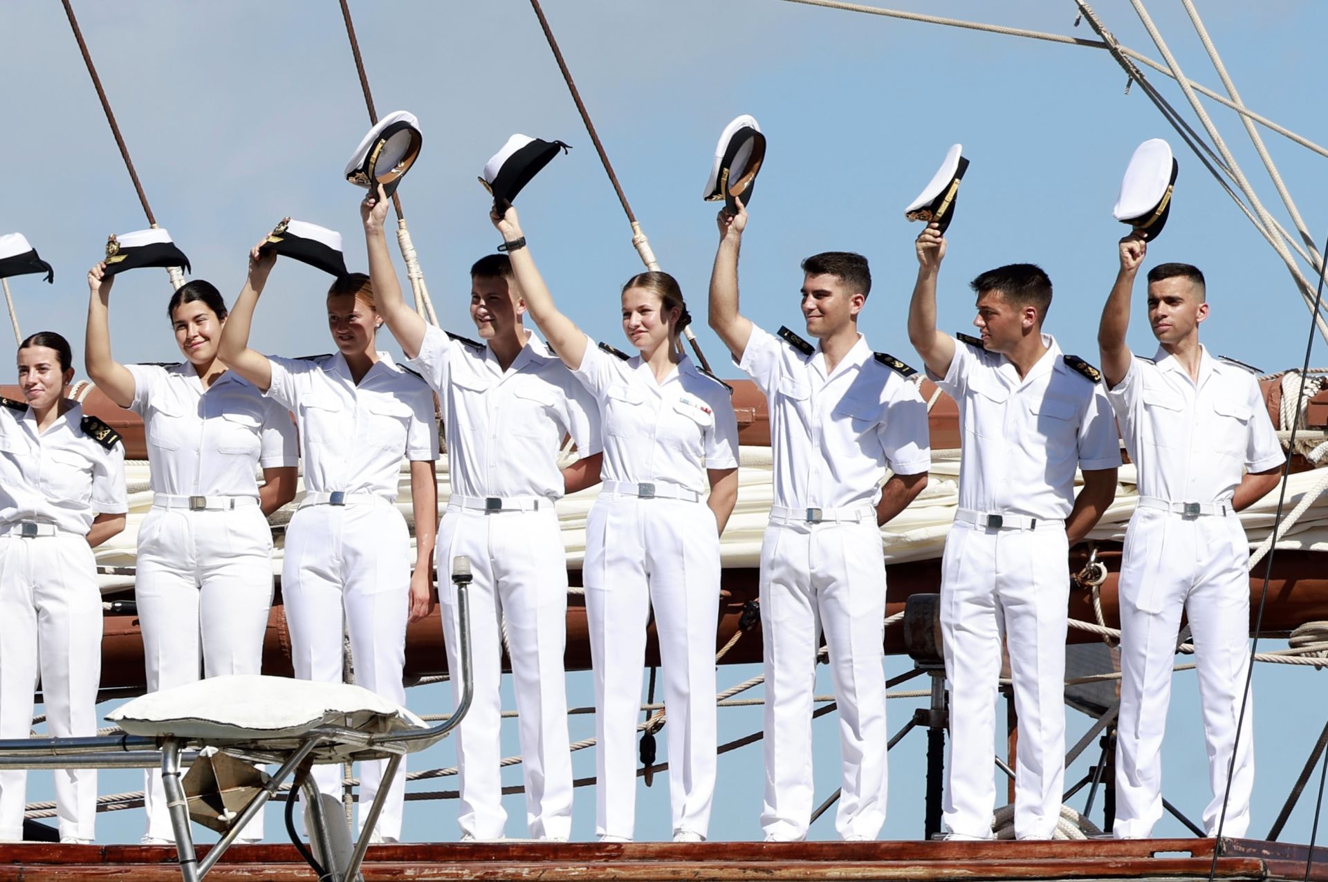La Princesa Leonor llega a Brasil: las imágenes en la primera escala de América del buque Juan Sebastián Elcano