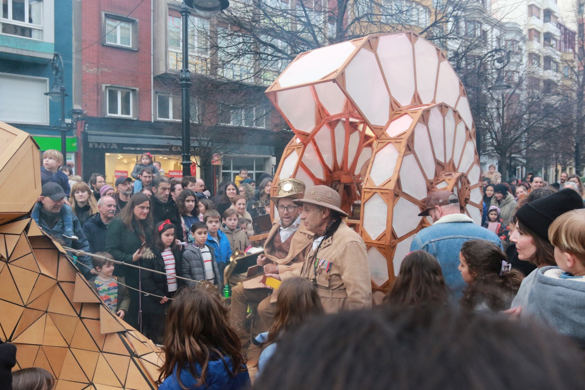 Diversión y risas: Feten levanta el telón en Gijón