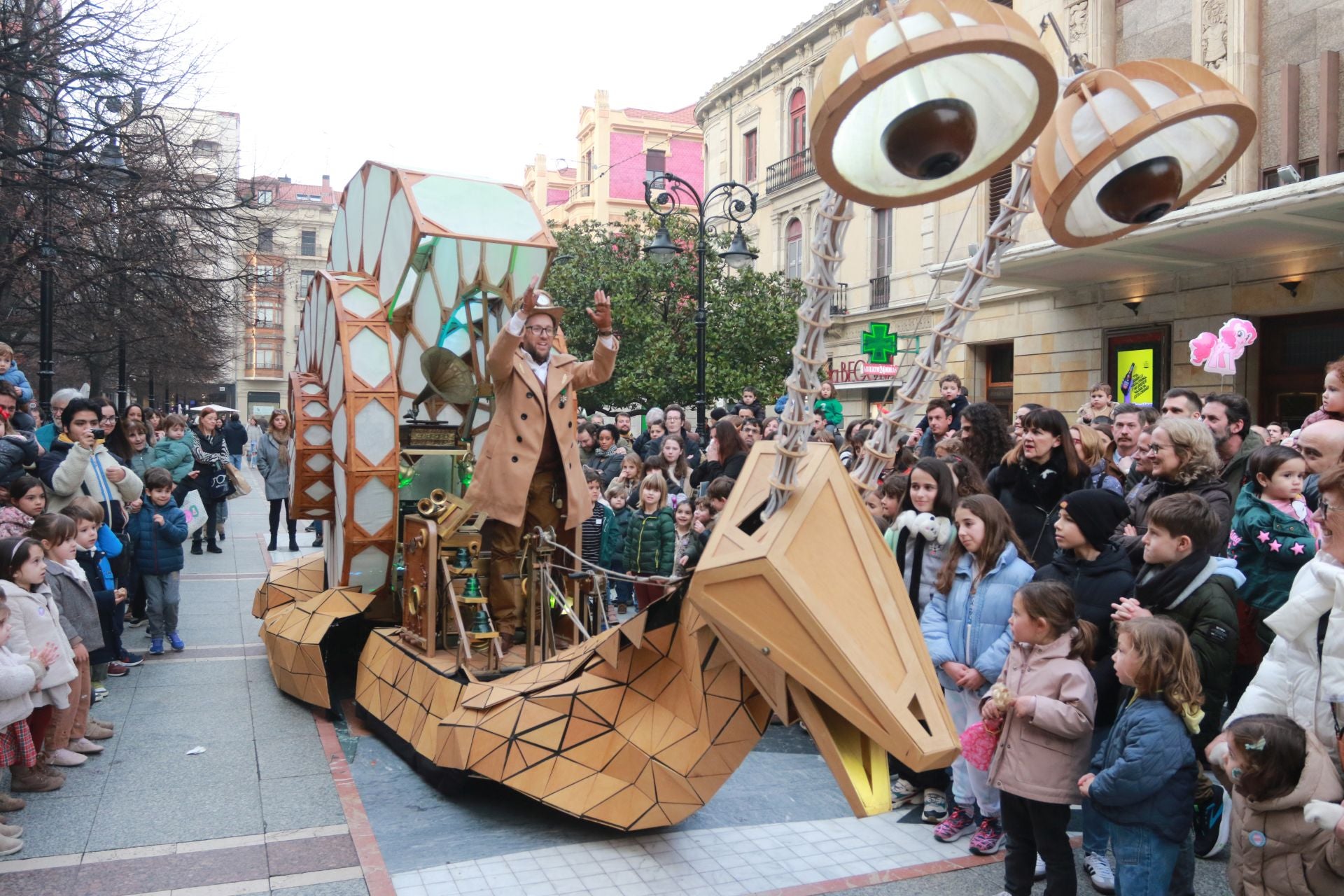 Diversión y risas: Feten levanta el telón en Gijón