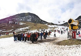 Concentración en Valgrande-Pajares por una estación «cien por cien segura»