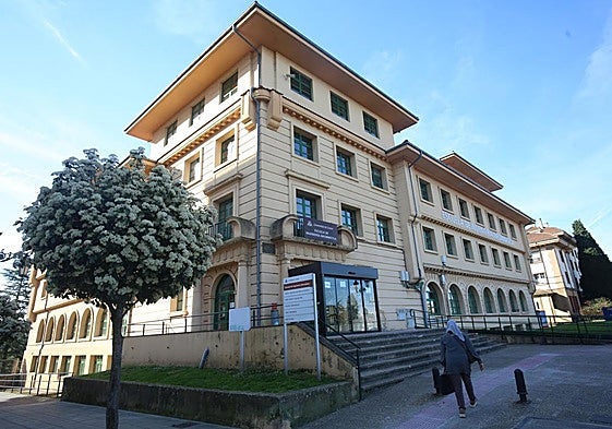 Escuela de Ingeniería Informática de la Universidad de Oviedo.